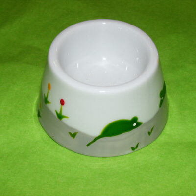 coquetier cône verso en porcelaine blanche peinte à la main, décor souris vertes