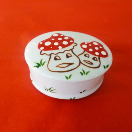 Boîte ovale en porcelaine blanche peinte à la main, décor champignons