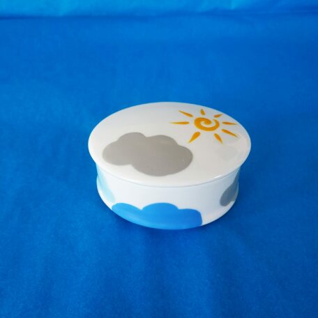 Boîte ovale fermée en porcelaine blanche peinte à la main, décor nuages